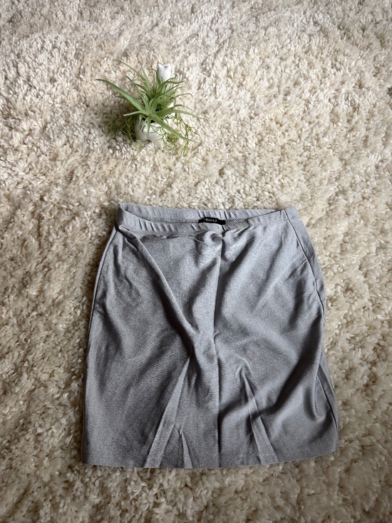 Forever 21 Dresses & Skirts - Forever 21 Forever 21 Light Gray super cute casual mini Mini Skirt with Simple W